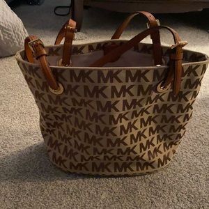 Micheal Kors purse